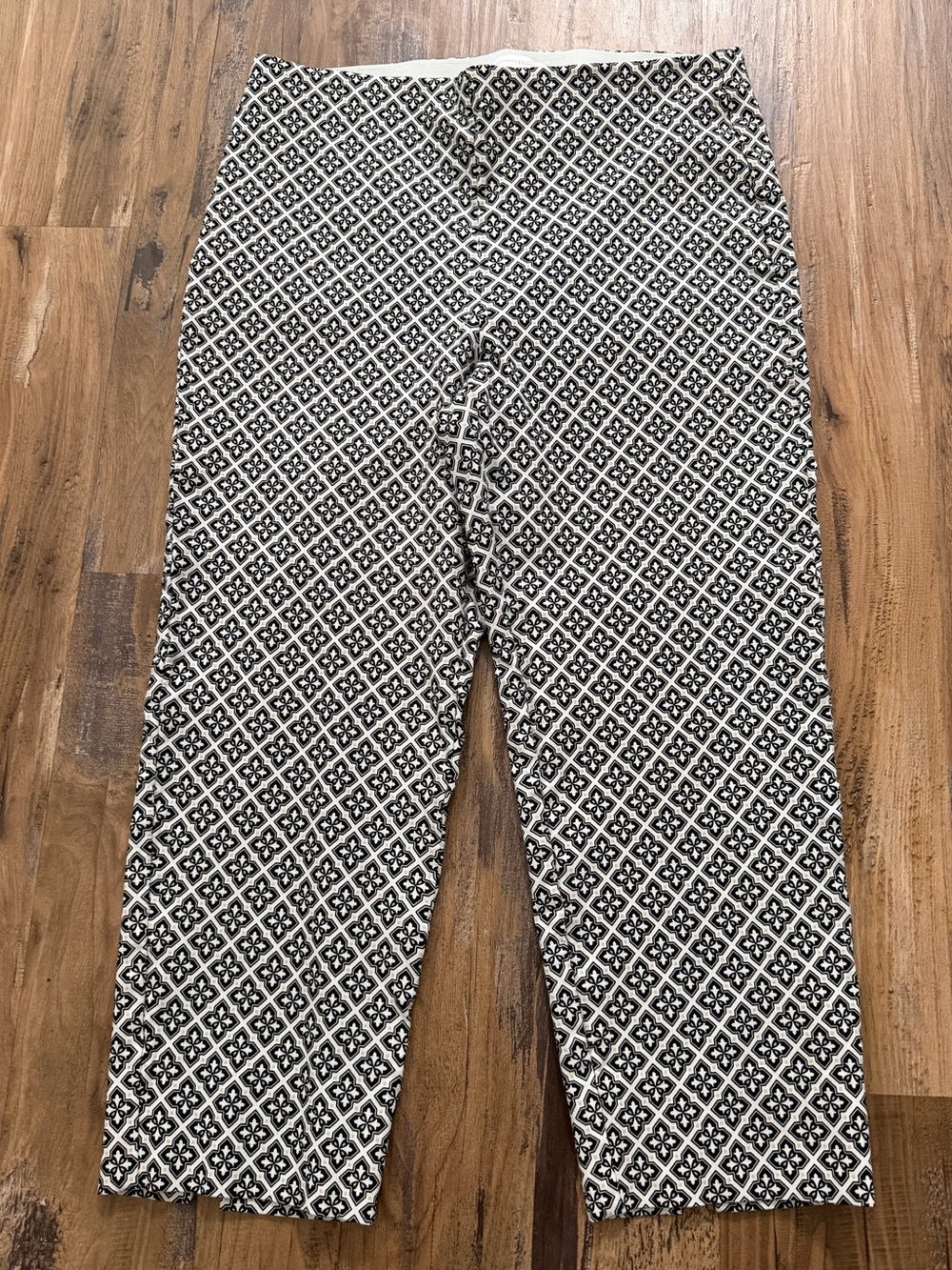 Charter Club Black White Tan Geometric Patterned Pull-On Women's Capri Crop Pant